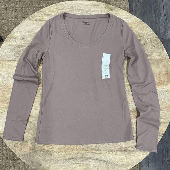 5/$20 NEW M Women's Mauve Scoop Neck Tee - Picture 1 of 3
